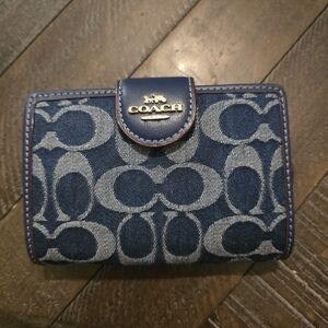 Coach Signature Canvas Compact Wallet in Blue